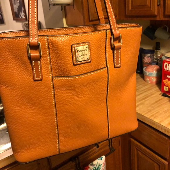 Dooney & Bourke leather purse - Picture 2 of 8